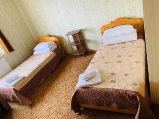 Отель Pid Yavorom Ивано-Франковск Двухместный номер «Комфорт» с 2 отдельными кроватями-11